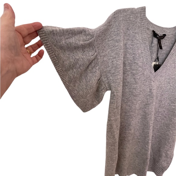 COPY - BCBG kittenish flutter sleeve v-neck sweater - Picture 4 of 6